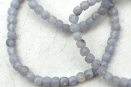 Chalcedon W�rfel Armband facettiert 4 mm