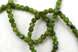 Serpentin (Kanada Jade) W�rfel Armband facettiert 4 mm