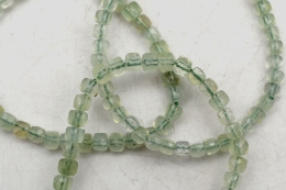 Prehnit W�rfel Armband facettiert 4 mm