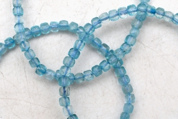 Topas blau W�rfel Armband facettiert 4 mm