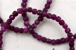 Rubin W�rfel Armband facettiert 4 mm