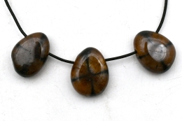 Chiastolith (Kreuzstein) Trommelstein flach gebohrt 3-er Set