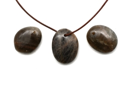 Mondstein schwarz Trommelstein front drilled 5-er Set