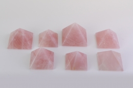 Rosenquarz Pyramide