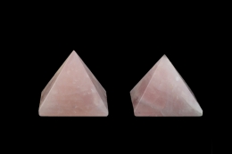 Rosenquarz Pyramide