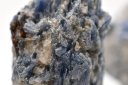Disthen (Kyanit) Blau Stufe auf Metallst�nder klein