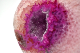 Achat gef�rbt auf Metallst�nder gro�