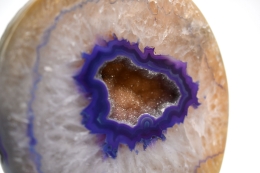 Achat gef�rbt auf Metallst�nder gro�