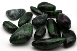 Rubin-Zoisit Trommelsteine